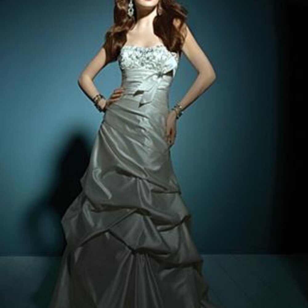 2009 Alfredo Angelo Sapphire Collection wedding - Size 0